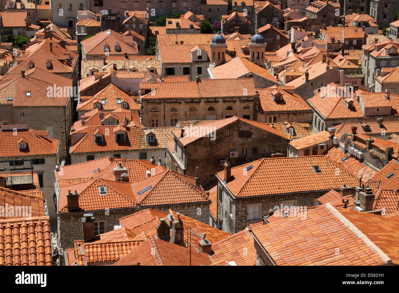Vue sur la vieille ville de Dubrovnik à partir de l'enceinte de la ville, la Croatie Banque D'Images