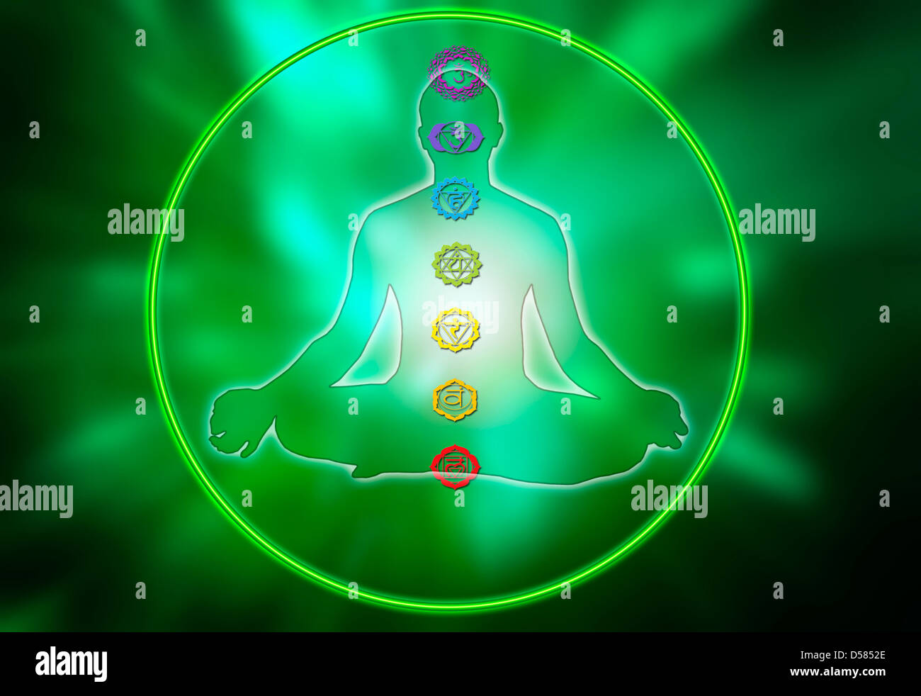 Figure masculine dans la position de yoga avec les chakras de symboles Banque D'Images