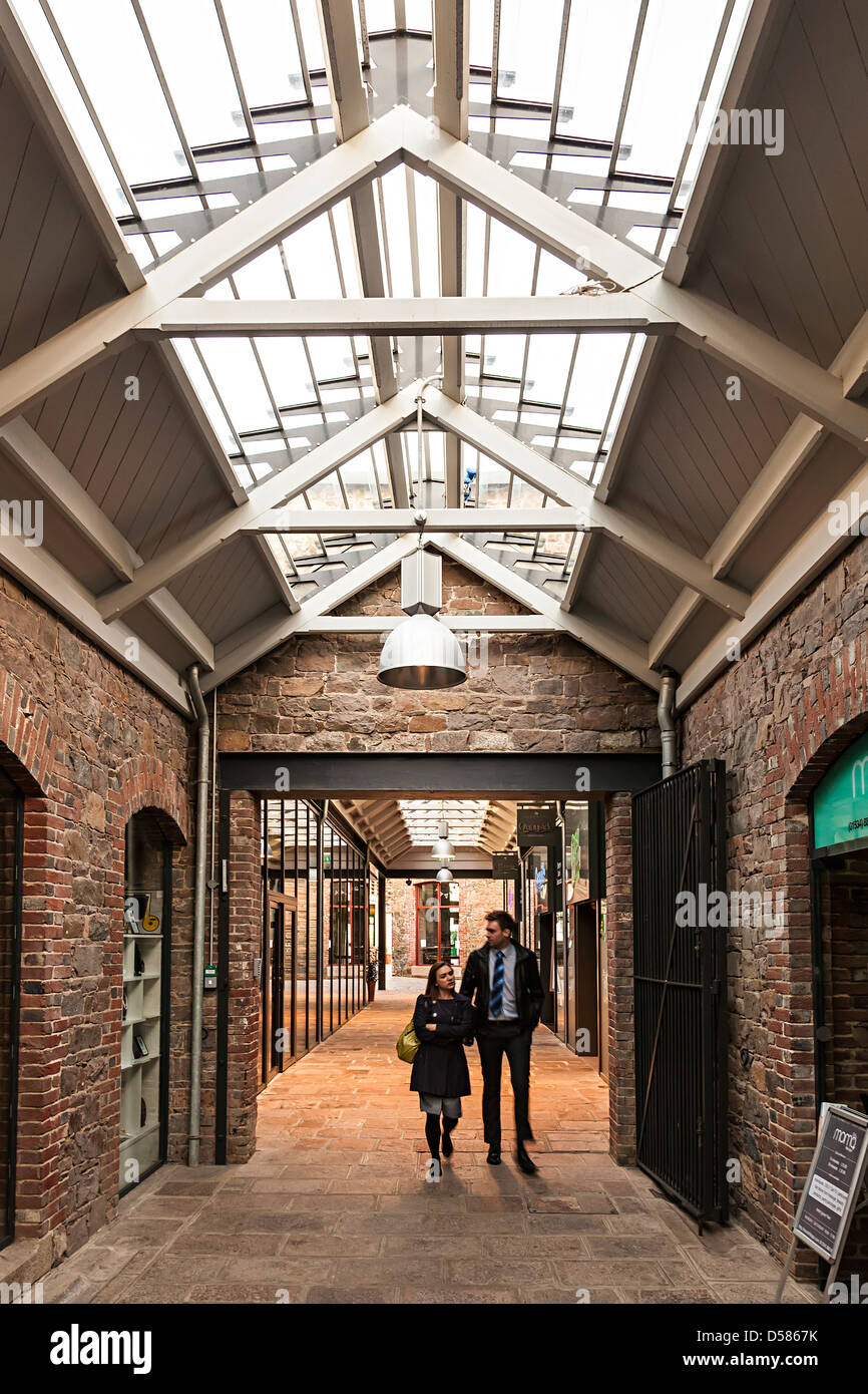 Passage couvert dans la zone commerçante, St Helier, Jersey, Channel Islands, Royaume-Uni Banque D'Images