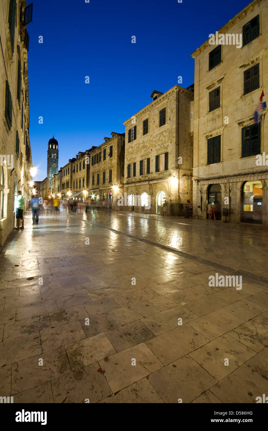Le Stradun, au crépuscule dans la vieille ville de Dubrovnik, Croatie Banque D'Images