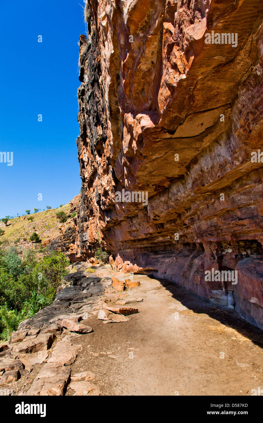 L'Australie, Australie occidentale, Wyndham, l'art autochtone à un site près de la falaise surplombant la rivière King Road. Banque D'Images