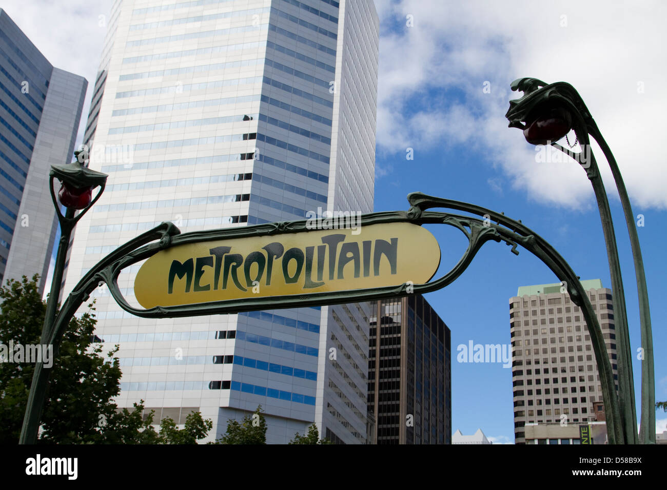 Entrée de la Station Square Victoria sur le système de métro de