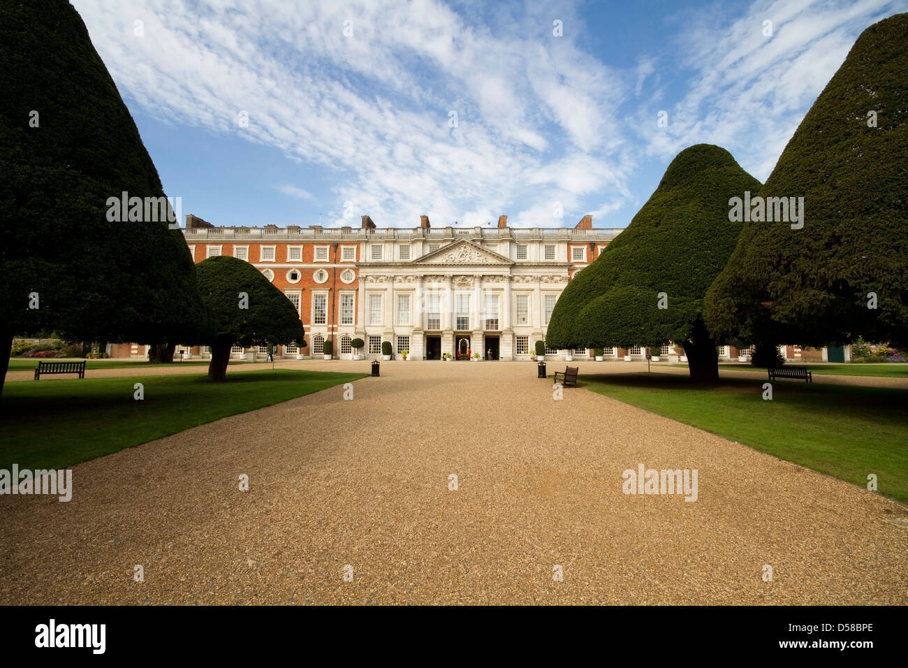 Le Palais de Hampton Court, vu de la grande fontaine Jardin Banque D'Images