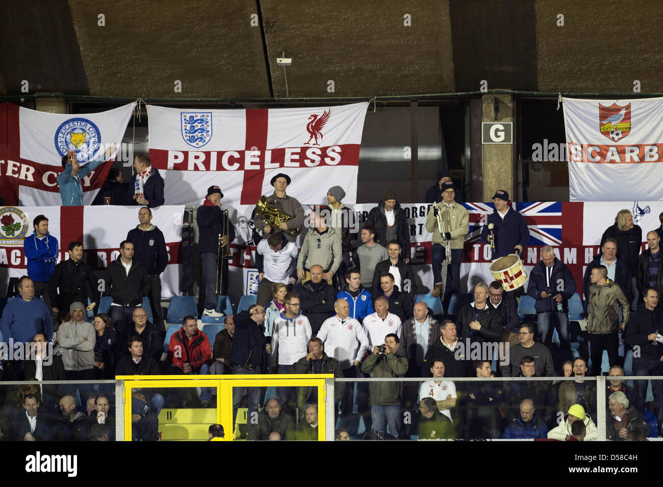 Des fans de l'Angleterre (ENG), le 22 mars 2013 Football / Soccer - COUPE DU MONDE : Brésil 2014 Zone européenne de qualification Groupe H match entre Saint-marin 0-8 Angleterre au Stadio Olimpico à Serravalle, San Marino. (Photo de Maurizio Borsari/AFLO) Banque D'Images