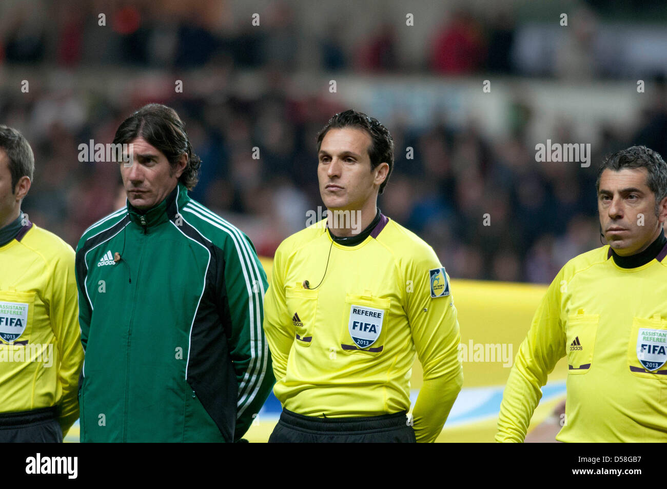 Swansea, Royaume-Uni. 26 mars 2013. Qualification de la Coupe du Monde FIFA 2014 - Pays de Galles v France - Swansea - 26 mars 2013 : Arbitre Luca Banti (Italie).Crédit : Phil Rees / Alamy Live News Banque D'Images