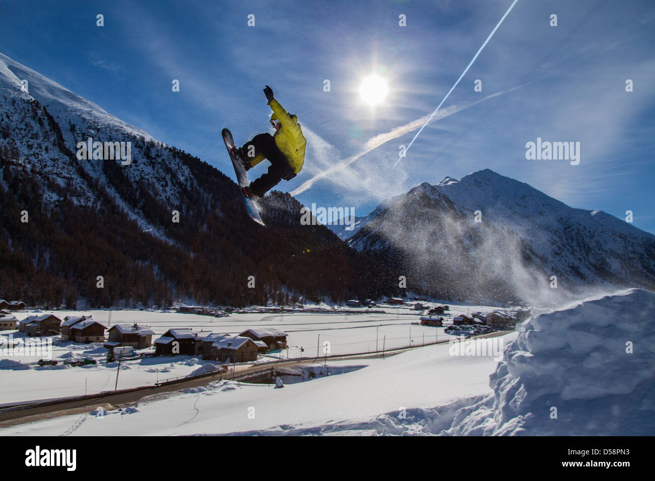 Snowboard action dans Livigno, Italie Banque D'Images