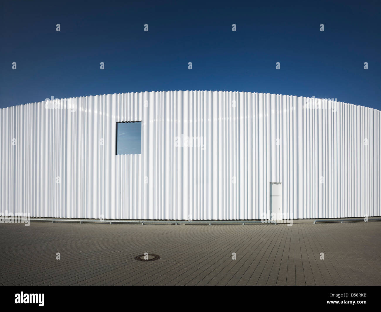 Bâtiment logistique chez Vitra, Weil am Rhein, Allemagne. Architecte : Sanaa, 2012. Panneaux Perspex facade sur site de l'usine. Banque D'Images