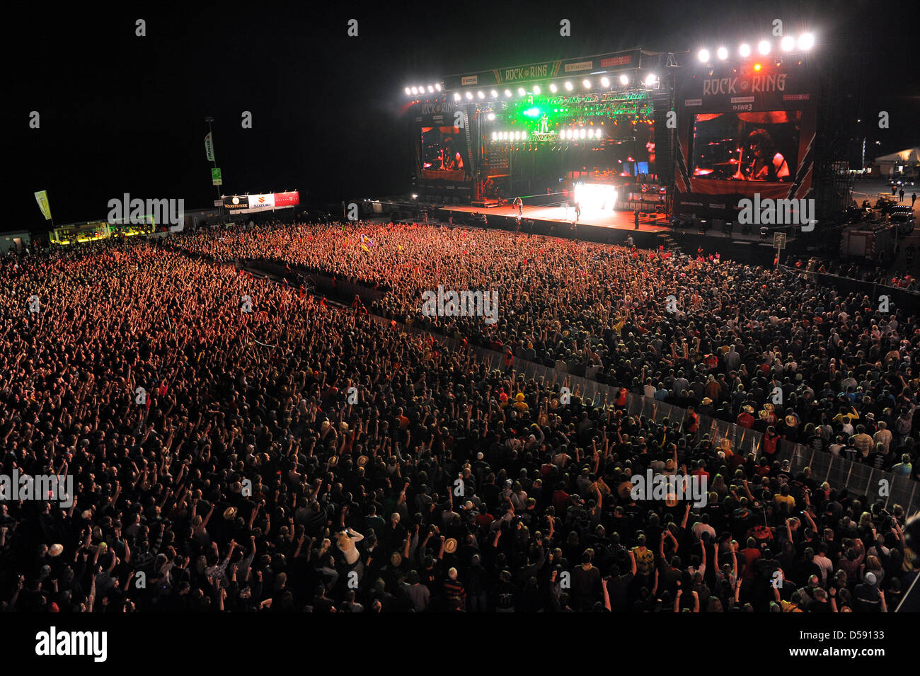 'KISS' effectuer sur scène lors de la Rock am Ring Festival de musique au Nürburgring, Allemagne, 04 juin 2010. Quelque 90 bandes accueillera une foule de 85,000 jusqu'à Dimanche, 06 juin. Photo : Harald TITTEL Banque D'Images