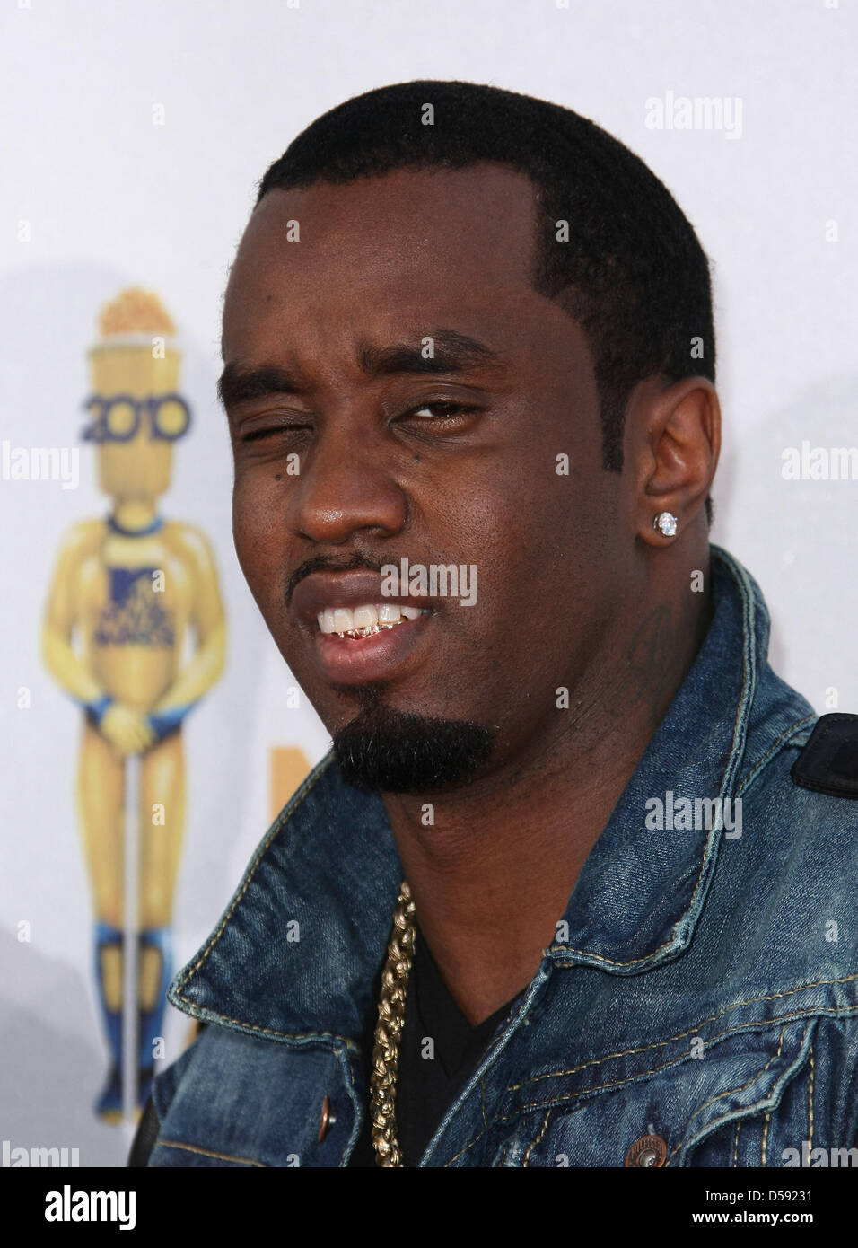 Hiphop US mogul Sean John Combs aka P.Diddy arrive à la 2010 MTV Movie Awards au Gibson Amphitheatre à Universal Studies à Universal City, Californie, USA, 06 juin 2010. Les films sont présentés par les producteurs et les dirigeants de MTV et les gagnants sont choisis en ligne par le grand public. Photo : Hubert Boesl Banque D'Images