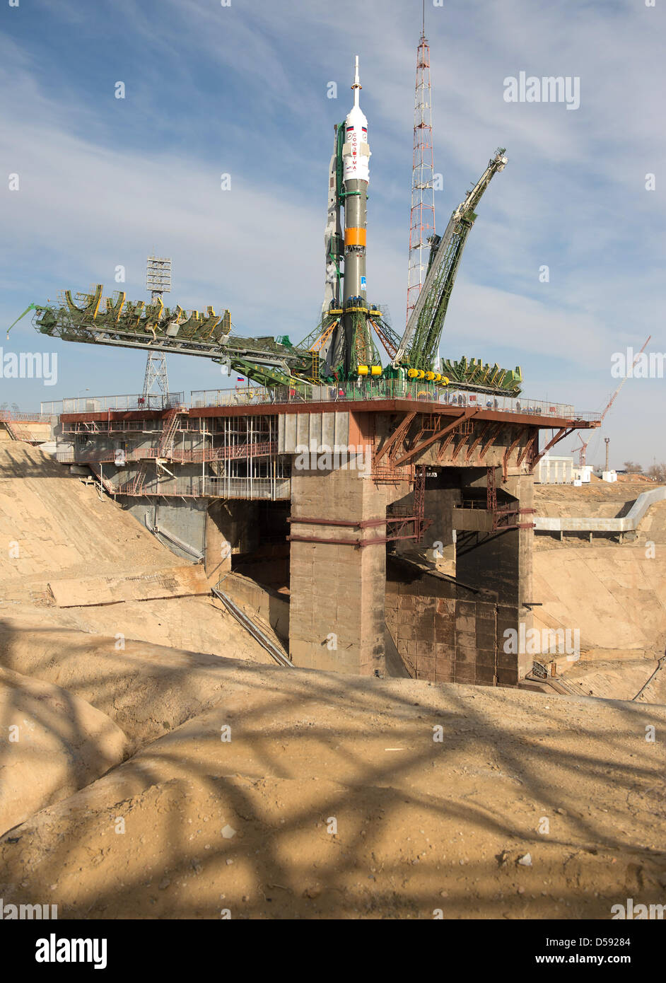 L'Agence spatiale russe Soyouz TMA-08M est placé en position à la plateforme de lancement au cosmodrome de Baïkonour, le 26 mars 2013, au Kazakhstan. Lancement de la fusée Soyouz est prévue pour le 29 mars et vous enverra sur un équipage Expédition 35 5 ans et 6 mois une mission à bord de la Station spatiale internationale. Banque D'Images