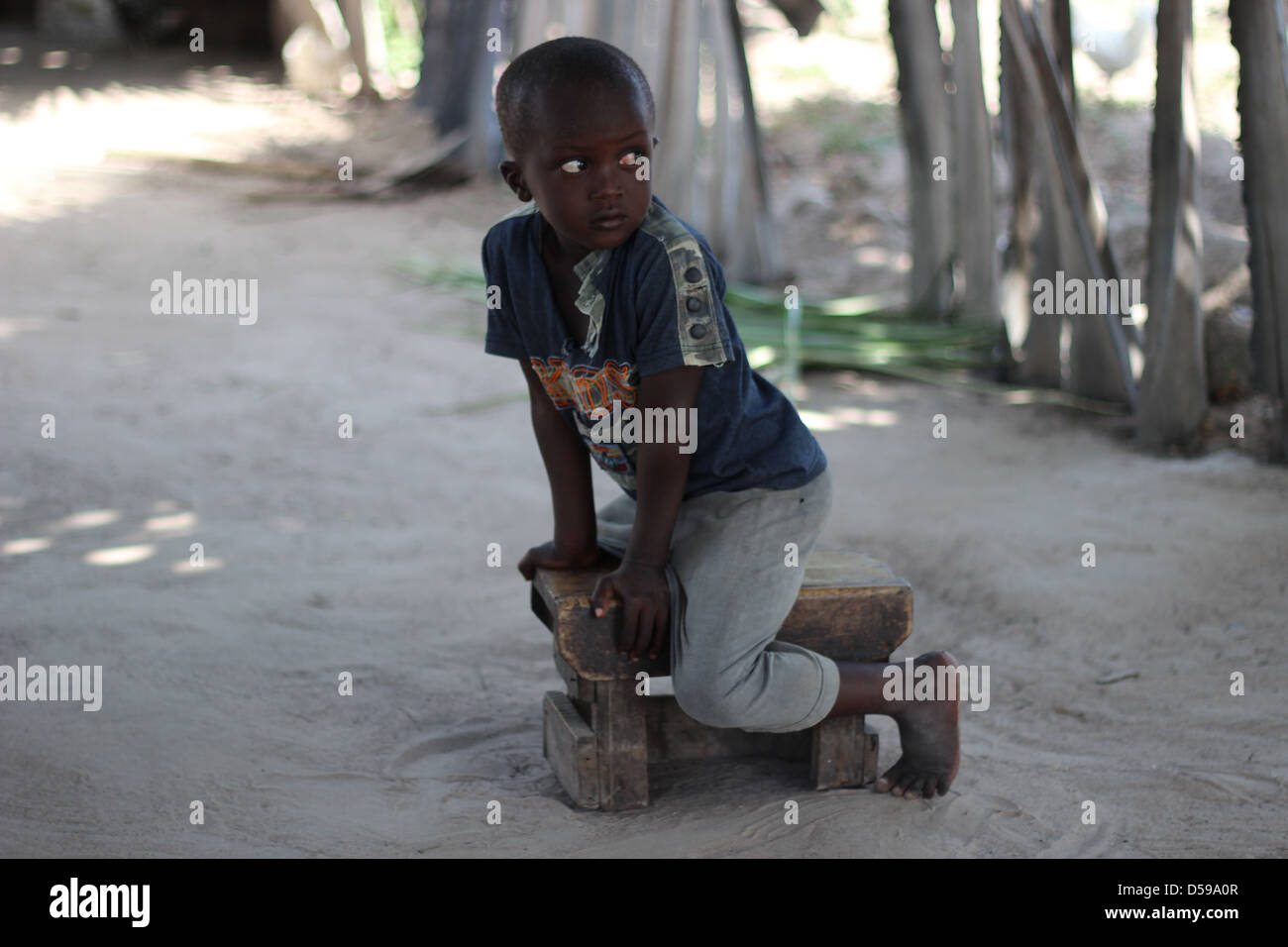 Gambian boy Banque de photographies et d'images à haute résolution - Alamy