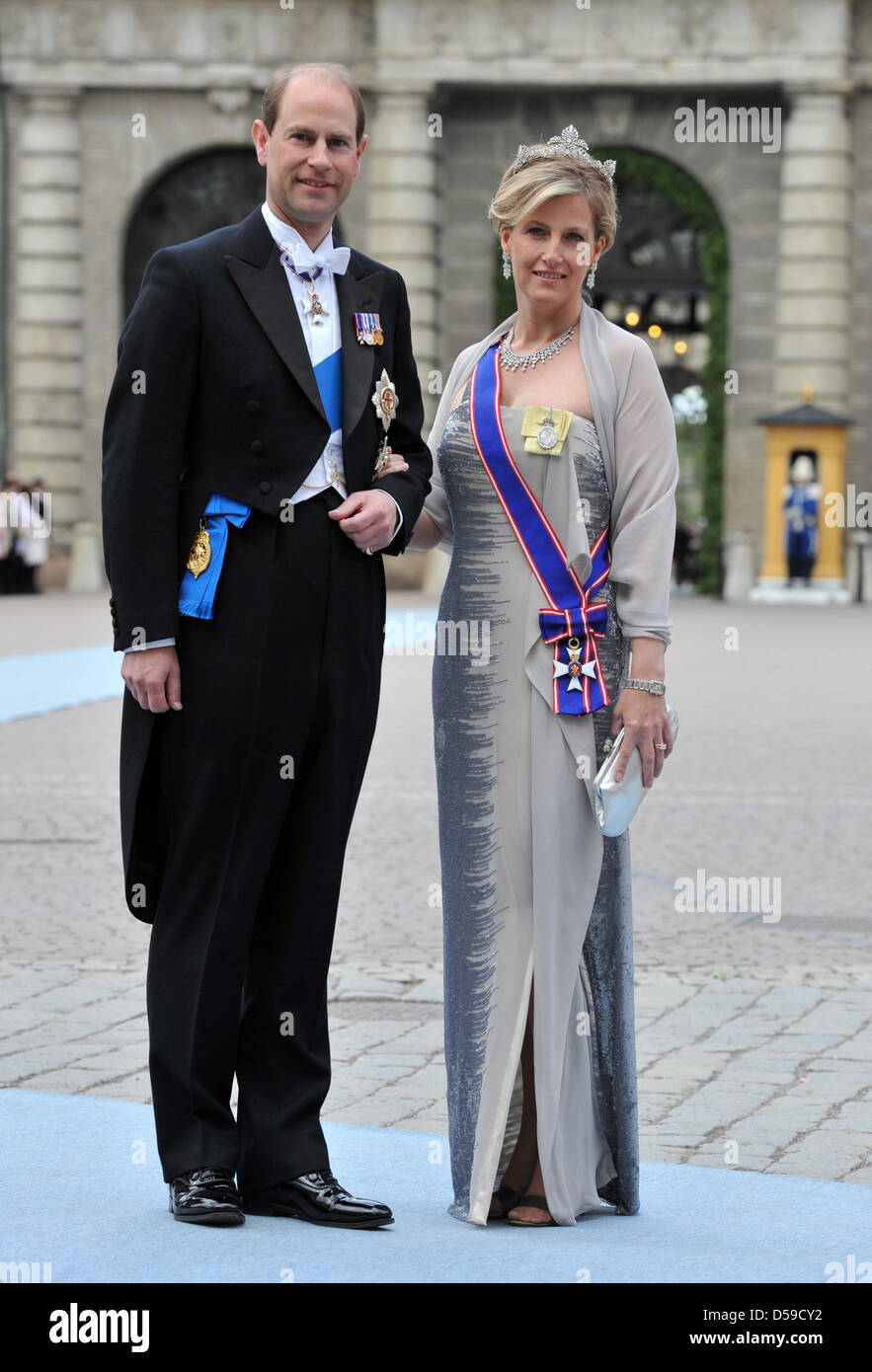 Le prince Edward, comte de Wessex, et son épouse, Sophie, comtesse de Wessex, arrivent pour le mariage de la Princesse Victoria de Suède et Daniel Westling à Stockholm, Suède, le 19 juin 2010. Photo : JOCHEN LUEBKE Banque D'Images