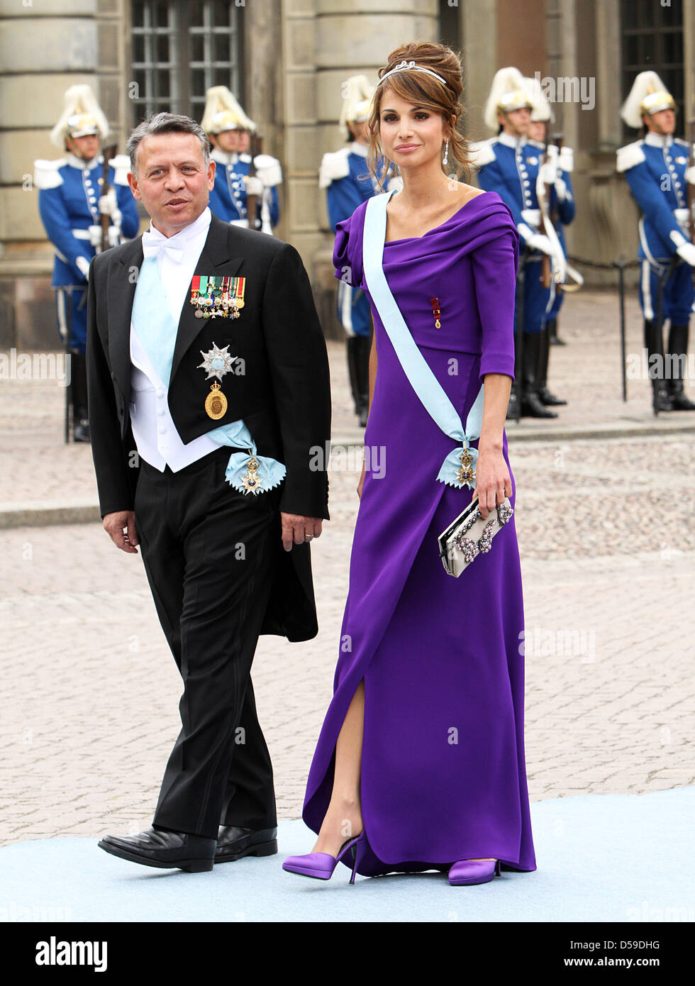 Le roi Abdallah II de Jordanie et son épouse la reine Rania de Jordanie  arrivent pour le mariage de la Princesse Victoria de Suède et Daniel  Westling à Stockholm, Suède, le 19