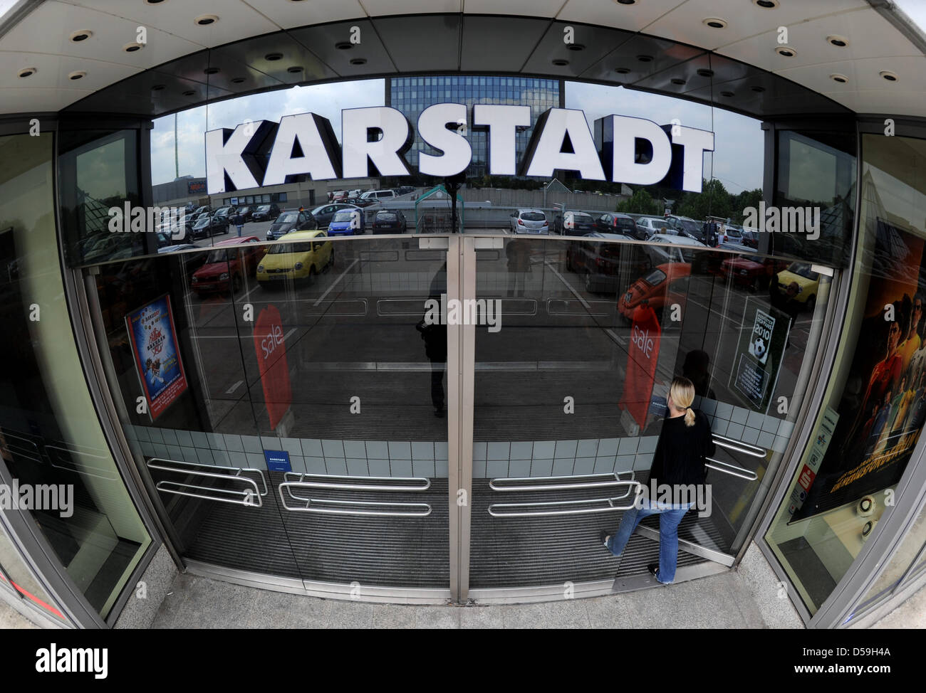 Vue extérieure sur un brach sur la chaîne de grands magasins allemands Karstadt de Muelheim an der Ruhr, Allemagne, 22 juin 2010. Dans la ligne de plus de millions d'euros en diminution de loyer toujours pas de solution a été trouvé. Photo : Julian Stratenschulte Banque D'Images