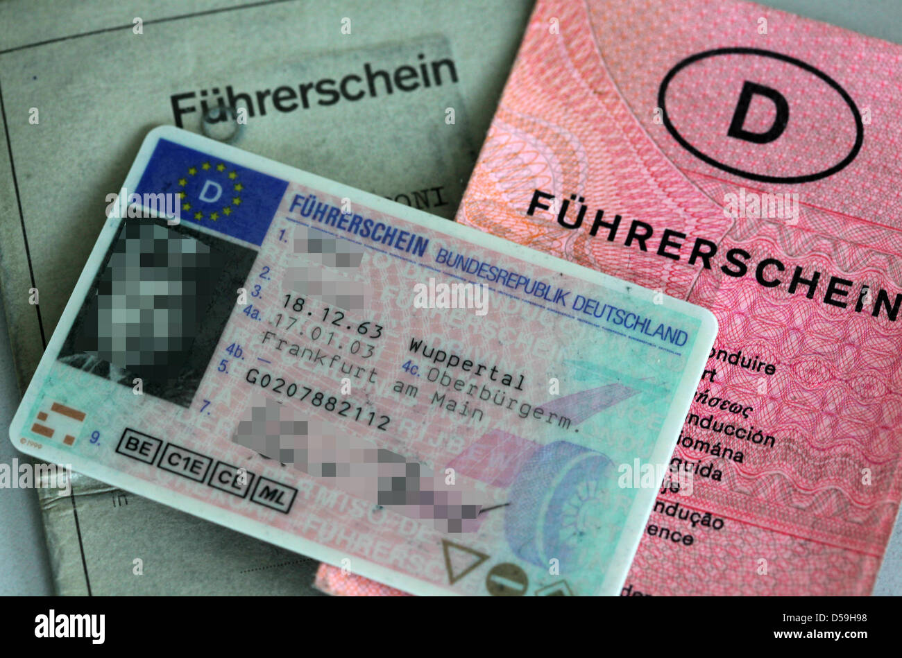 Trois Permis De Conduire A Cologne Allemagne 23 Juin 2010 Le Ministre Allemand De La Justice A Prononce Son Leutheuser Schnarrenberger Scepticisme Sur La Punition Des Delinquants Avec La Revocation D Un Permis De