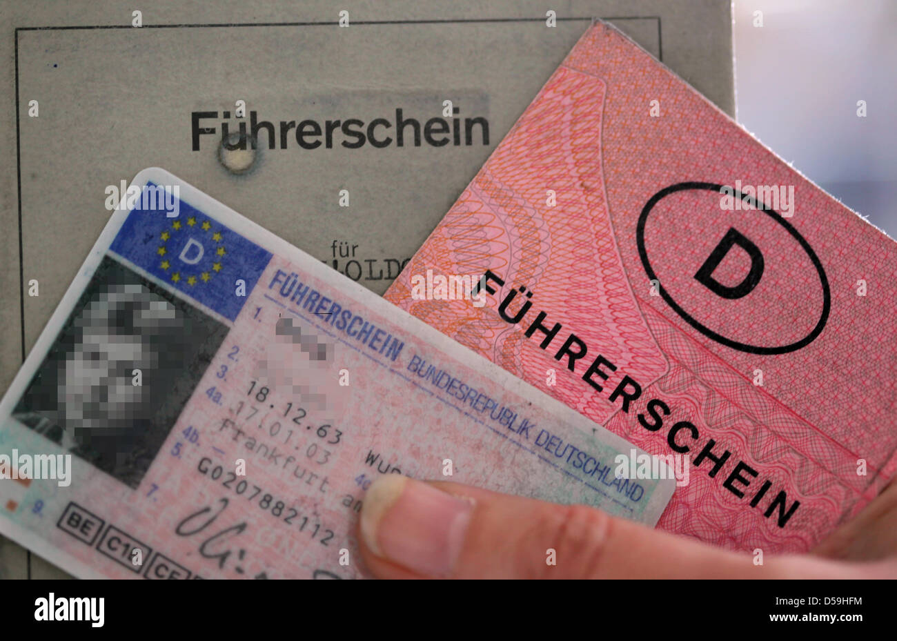 Trois Permis De Conduire A Cologne Allemagne 23 Juin 2010 Le Ministre Allemand De La Justice A Prononce Son Leutheuser Schnarrenberger Scepticisme Sur La Punition Des Delinquants Avec La Revocation D Un Permis De