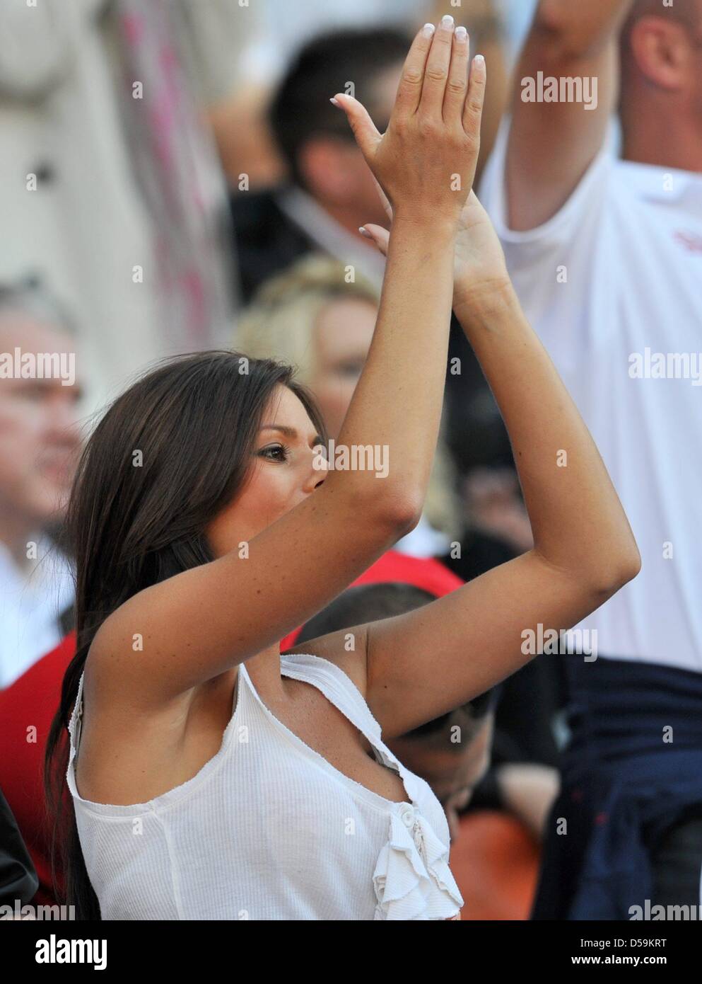 Toni Poole, épouse de John Terry, dans les stands avant la Coupe du Monde de Football 2010 Série de seize match entre l'Allemagne et l'Angleterre à la Stade Free State à Bloemfontein, Afrique du Sud 27 juin 2010. Photo : Bernd Weissbrod dpa - veuillez vous reporter à http://dpaq.de/FIFA-WM2010-TC  + + +(c) afp - Bildfunk + + + Banque D'Images