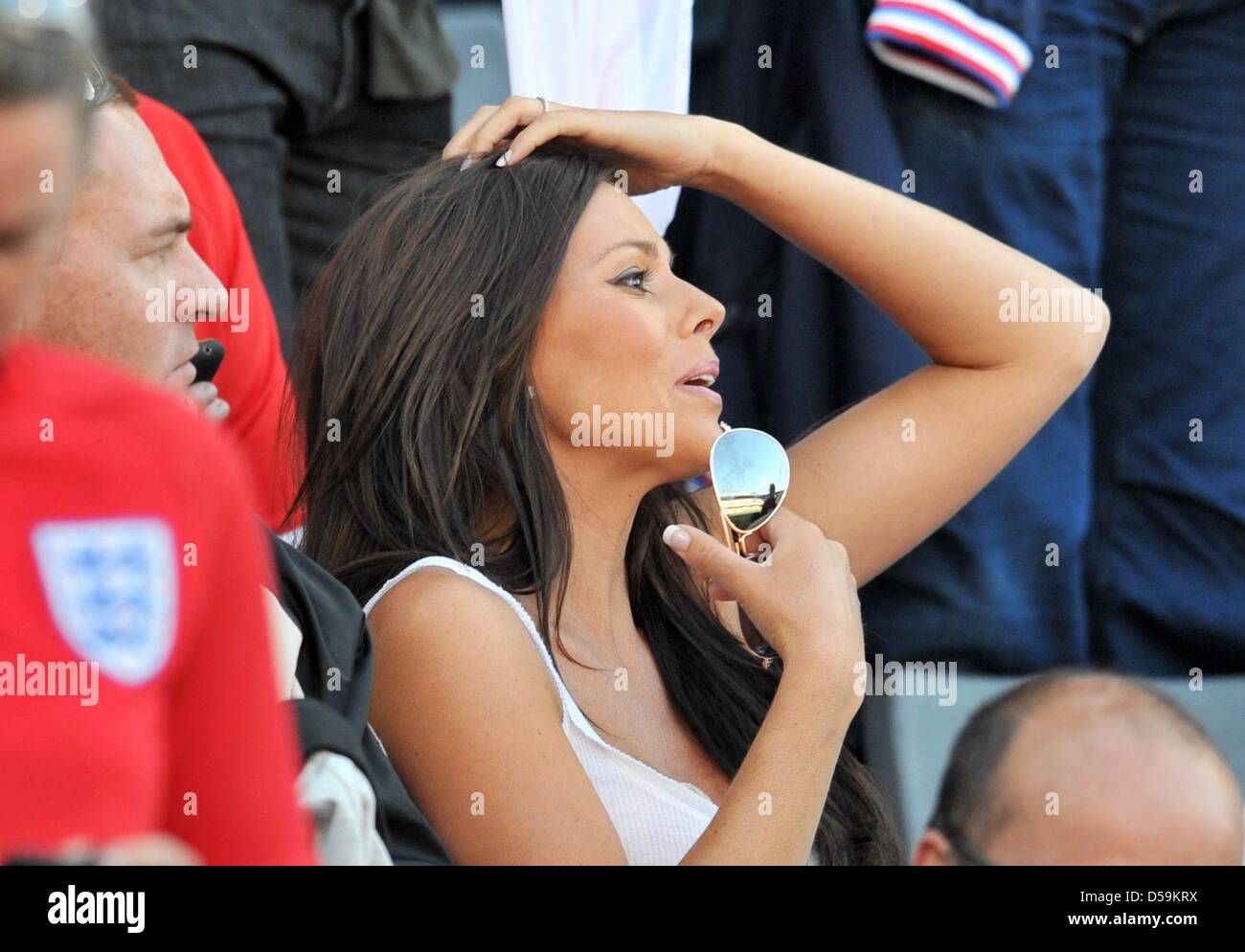 Toni Poole, épouse de joueur anglais John Terry, dans les stands avant la Coupe du Monde de Football 2010 Série de seize match entre l'Allemagne et l'Angleterre à la Stade Free State à Bloemfontein, Afrique du Sud 27 juin 2010. Photo : Bernd Weissbrod dpa - veuillez vous reporter à http://dpaq.de/FIFA-WM2010-TC  + + +(c) afp - Bildfunk + + + Banque D'Images