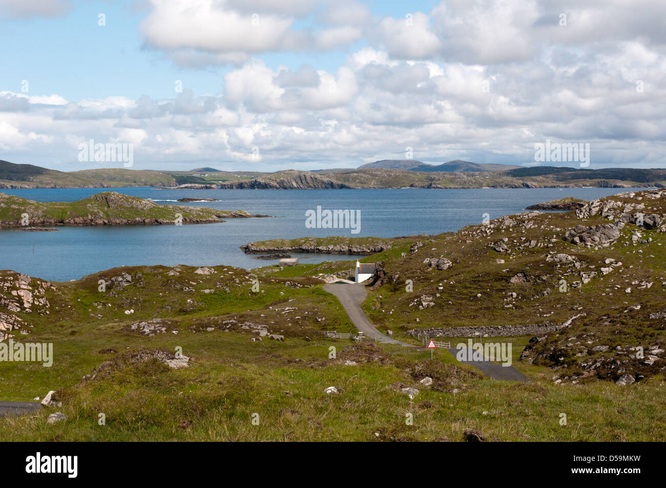 Vue du nord du Grand Bernera vers peu Bernera et Lewis continent. Banque D'Images