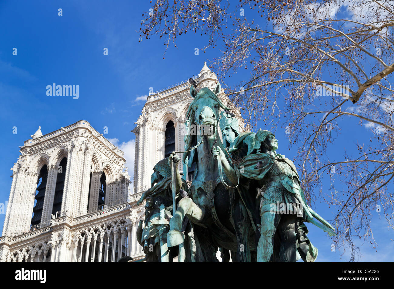 Notre Dame de Paris et statue de statue de Charlemagne Banque D'Images