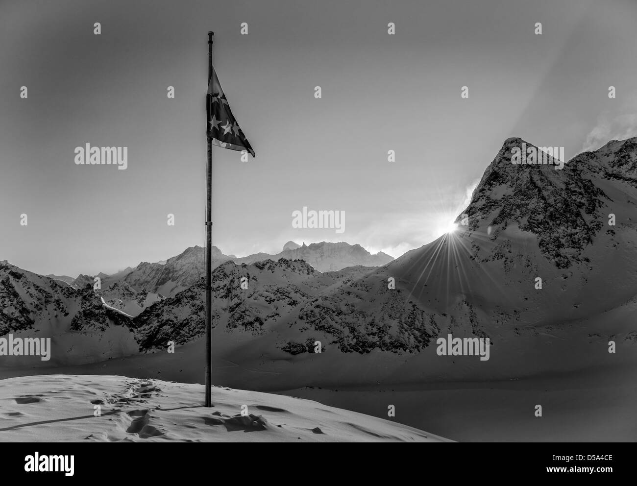 Un lever du soleil des alpes en Suisse Banque D'Images