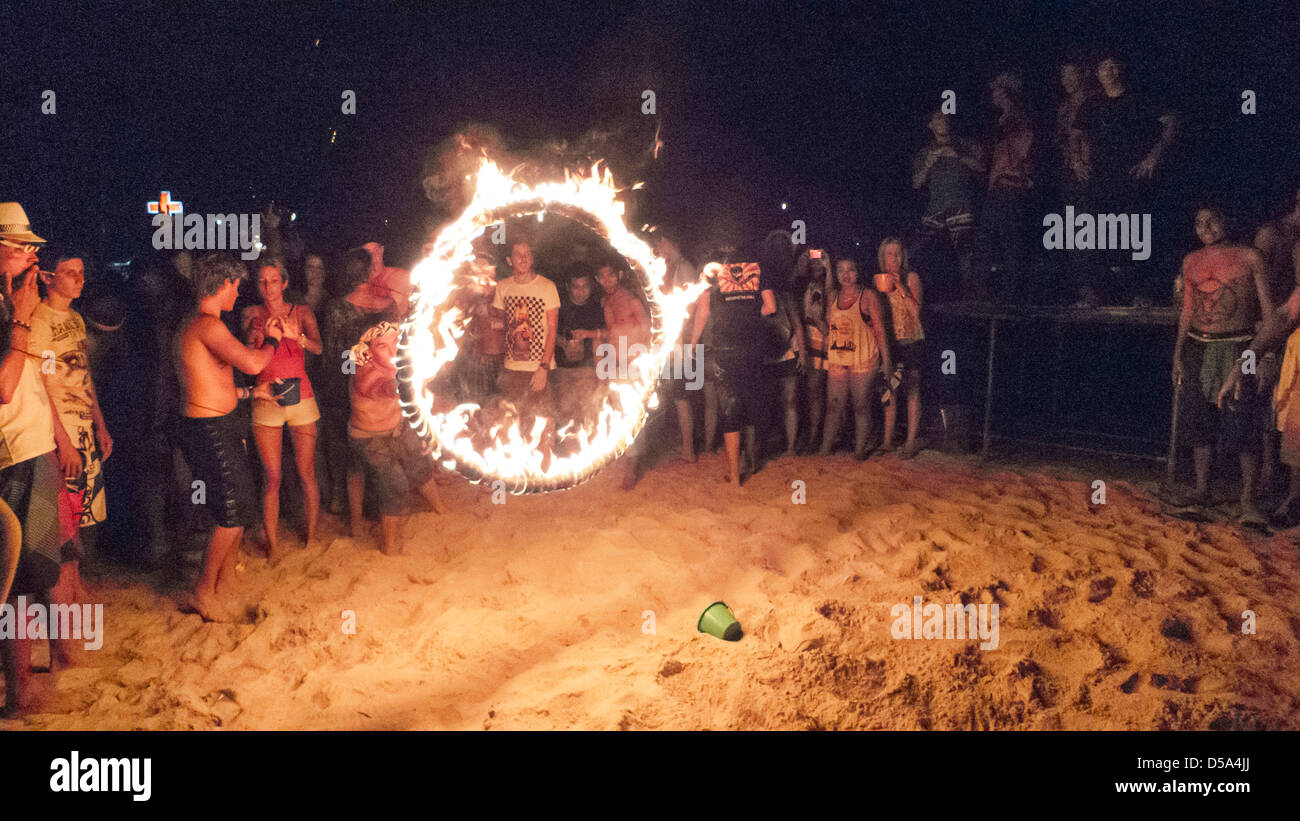 Nuit de pleine lune à Haad Rin beach de Koh Phangan, Thaïlande. Photo est prise en 2011. Banque D'Images