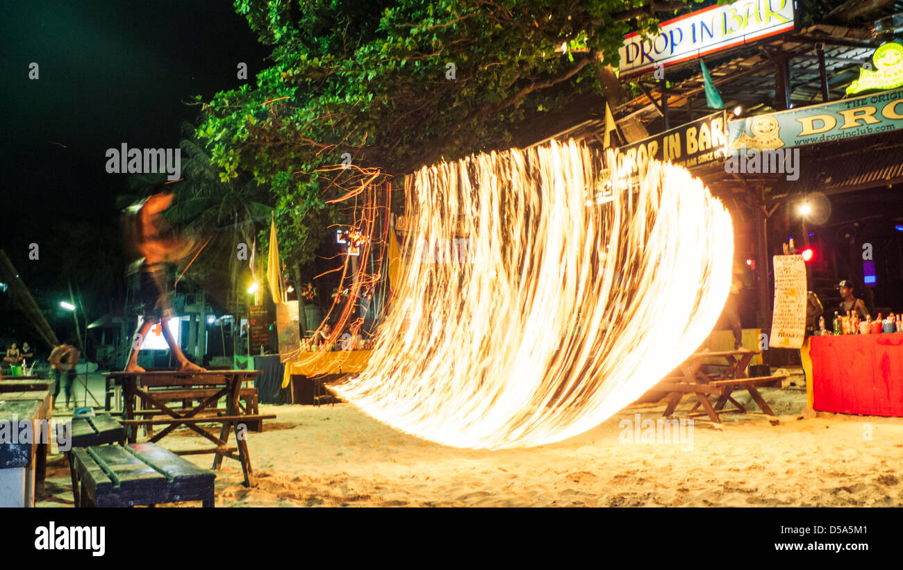 Nuit de pleine lune à Haad Rin beach de Koh Phangan, Thaïlande. Photo est prise en 2011. Banque D'Images