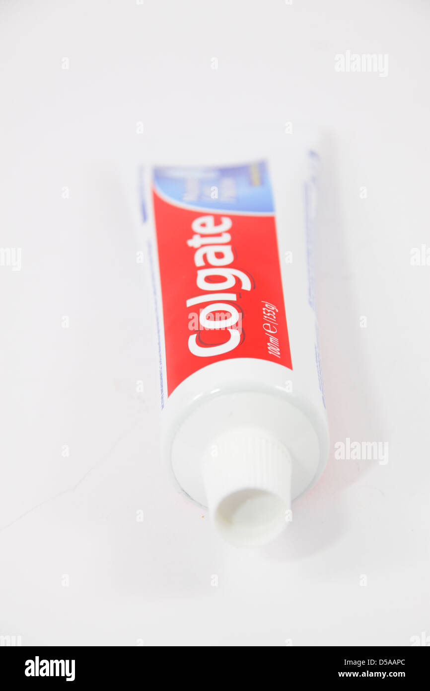 Tube de dentifrice Colgate Banque D'Images