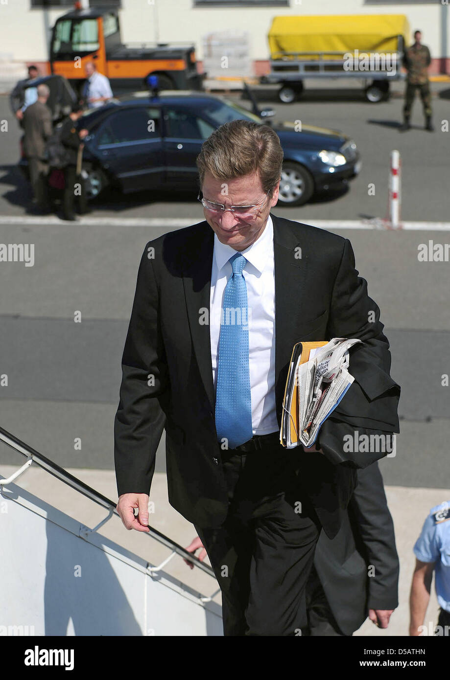 Le ministre des Affaires étrangères allemand Guido Westerwelle laisse à la Consultations germano-russe de Berlin, Allemagne, 14 juillet 2010. Photo : Hannibal Banque D'Images