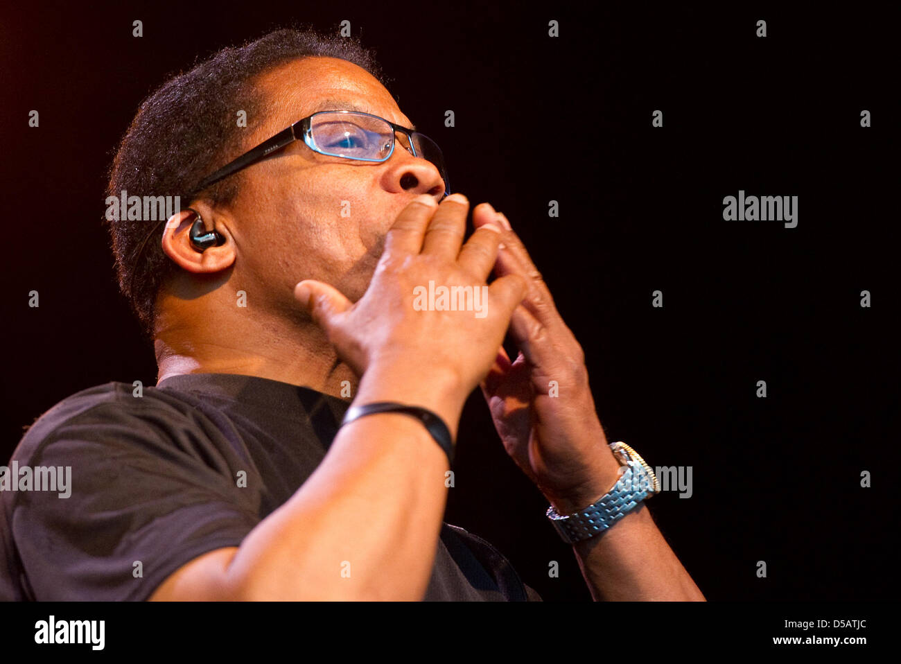 La légende du jazz Herbie Hancock nous présente son projet 'Imagine' dans Neuhardenberg, Allemagne, 14 juillet 2010. Hancock est l'un des plus grands pianistes contemporains et des compositeurs de jazz. Photo : Patrick Pleul Banque D'Images