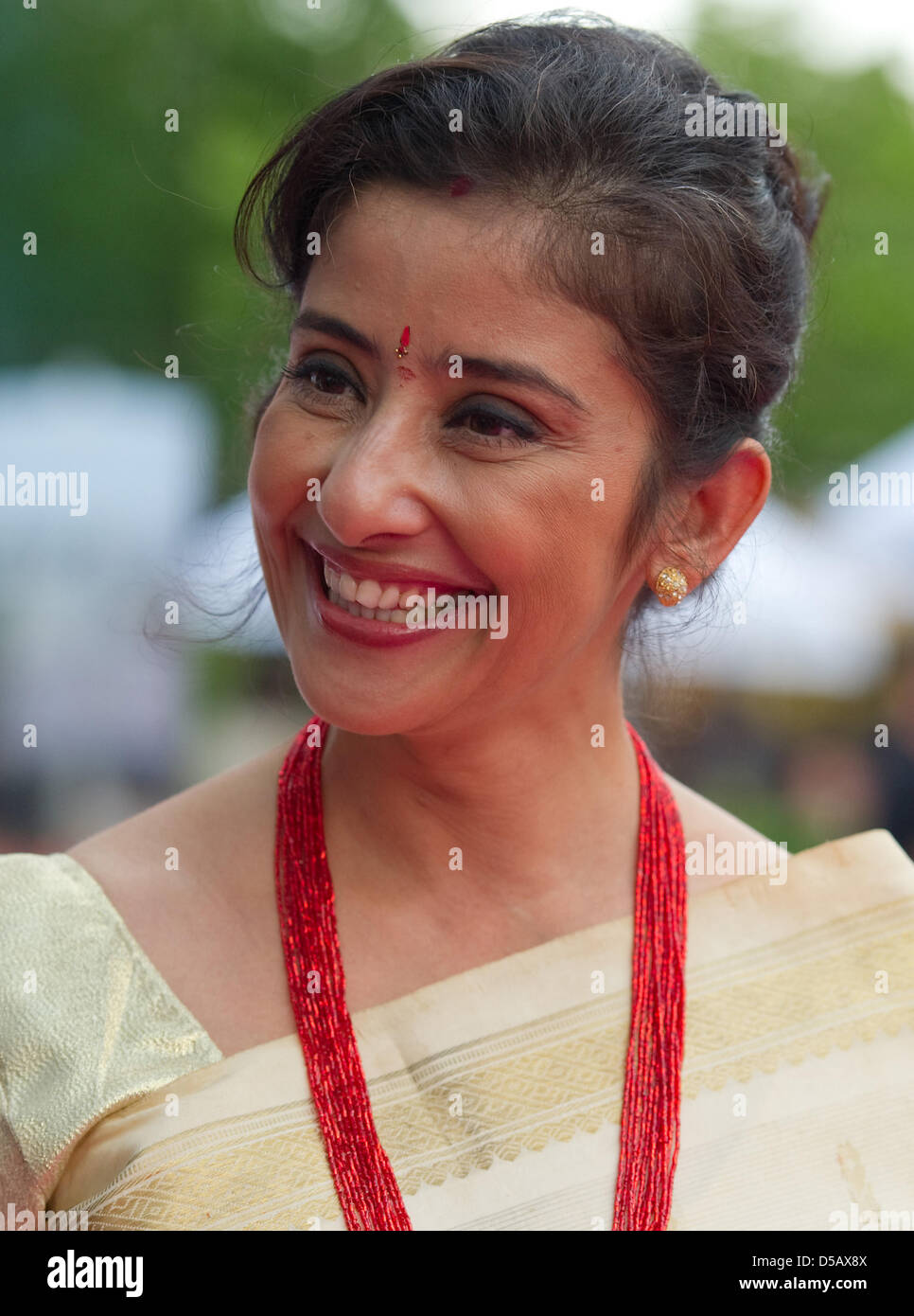 L'actrice indienne Manisha Koirala assiste à l'ouverture du septième Festival du Film indien "Bollywood et au-delà" à Stuttgart, Allemagne, 21 juillet 2010. Du 21 au 25 juillet 2010, environ 50 longs métrages, courts métrages et documentaires seront projetés. Photo : Uwe Anspach Banque D'Images