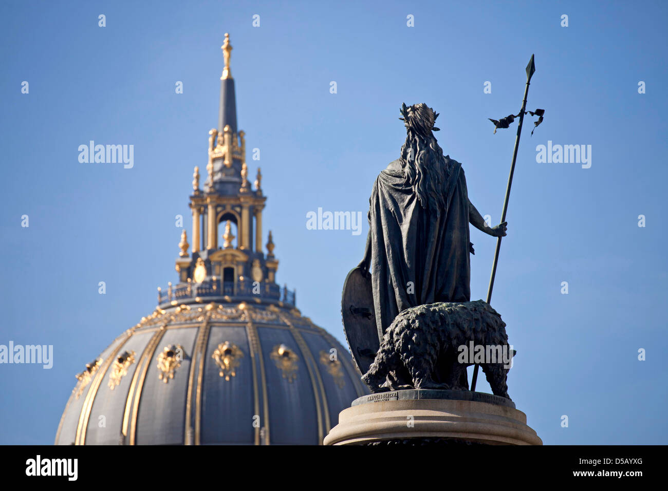 Statue de la pionniers monument situé en face de l'Hôtel de Ville, San Francisco, Californie, États-Unis d'Amérique, USA Banque D'Images