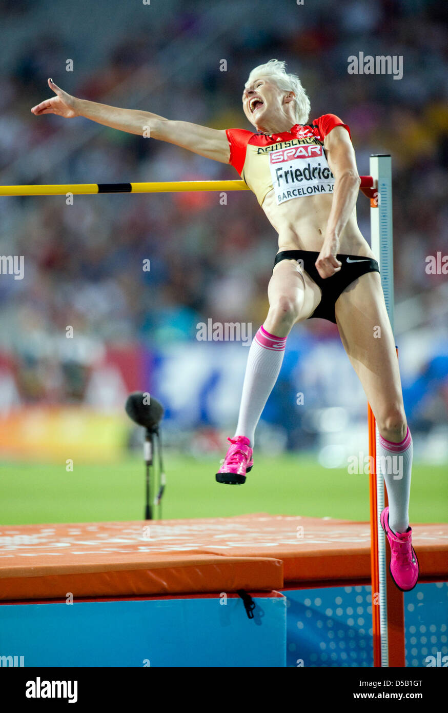 Haut allemand Friedrich Ariane cavalier efface la barre dans le concours de saut en hauteur femmes à l'European Athletics Championships à Barcelone, Espagne, 01 août 2010. Friedrich a remporté la médaille de bronze : Photo : Bernd Thissen Banque D'Images