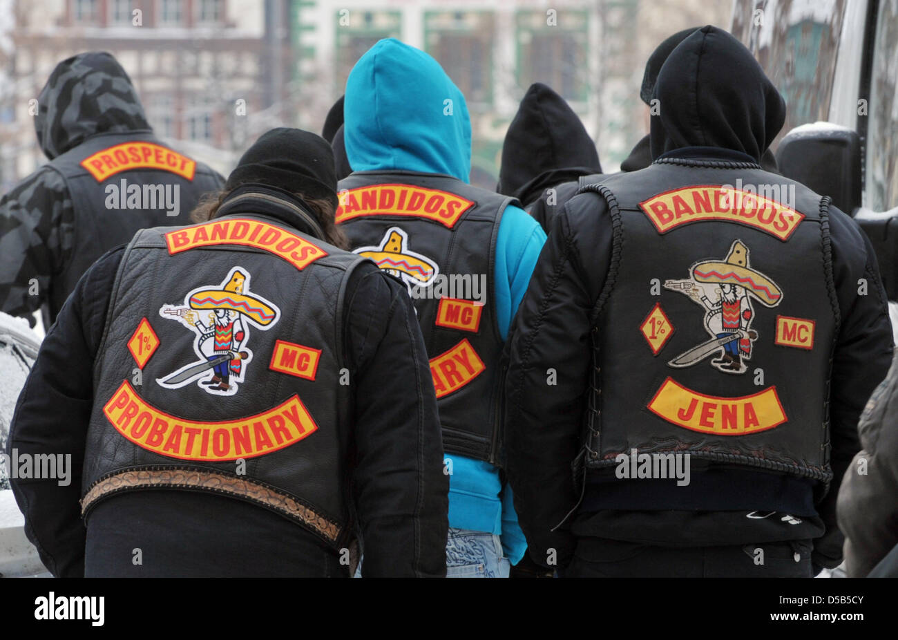 Les membres du Club de moto "Bandidos" devant le tribunal de district à  Erfurt, Allemagne, 11 janvier 2010. Six membres du "Bandidos" ont à faire  face à une accusation au tribunal de