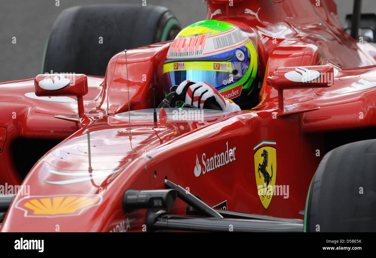 Le pilote brésilien Felipe Massa, de Ferrari conduit sa voiture sur la piste de course au cours de la troisième session d'essais au circuit de Spa-Francorchamps près de Spa, Belgique, 28 août 2010. La Formule 1 2010 Grand Prix de Belgique est tenue le 29 août 2010. Photo : Peter Steffen Banque D'Images