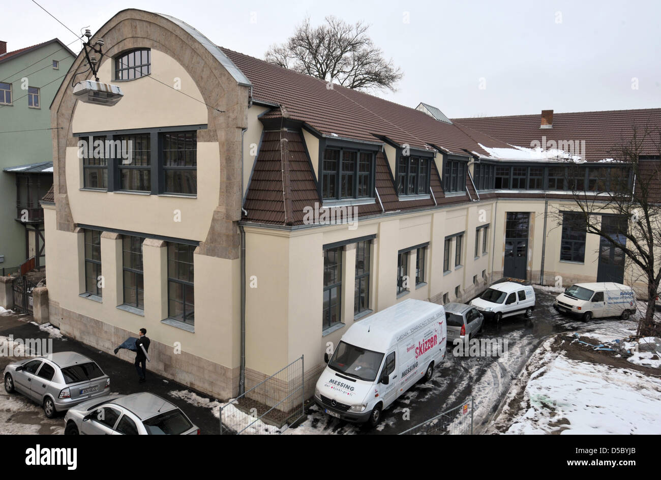 Vue extérieure du bâtiment Van-de-Velde s'appuyant sur les locaux de l'Université Bauhaus de Weimar, Allemagne, 20 janvier 2010. Le bâtiment qui abritait une école d'art ('Kunstgewerbeschule') sera rouvert le 05 février 2010 après deux ans de rénovation. L'architecte belge et art nouveau, Henry van de Velde (1863-1957) a conçu le bâtiment qui figure sur l'U Banque D'Images