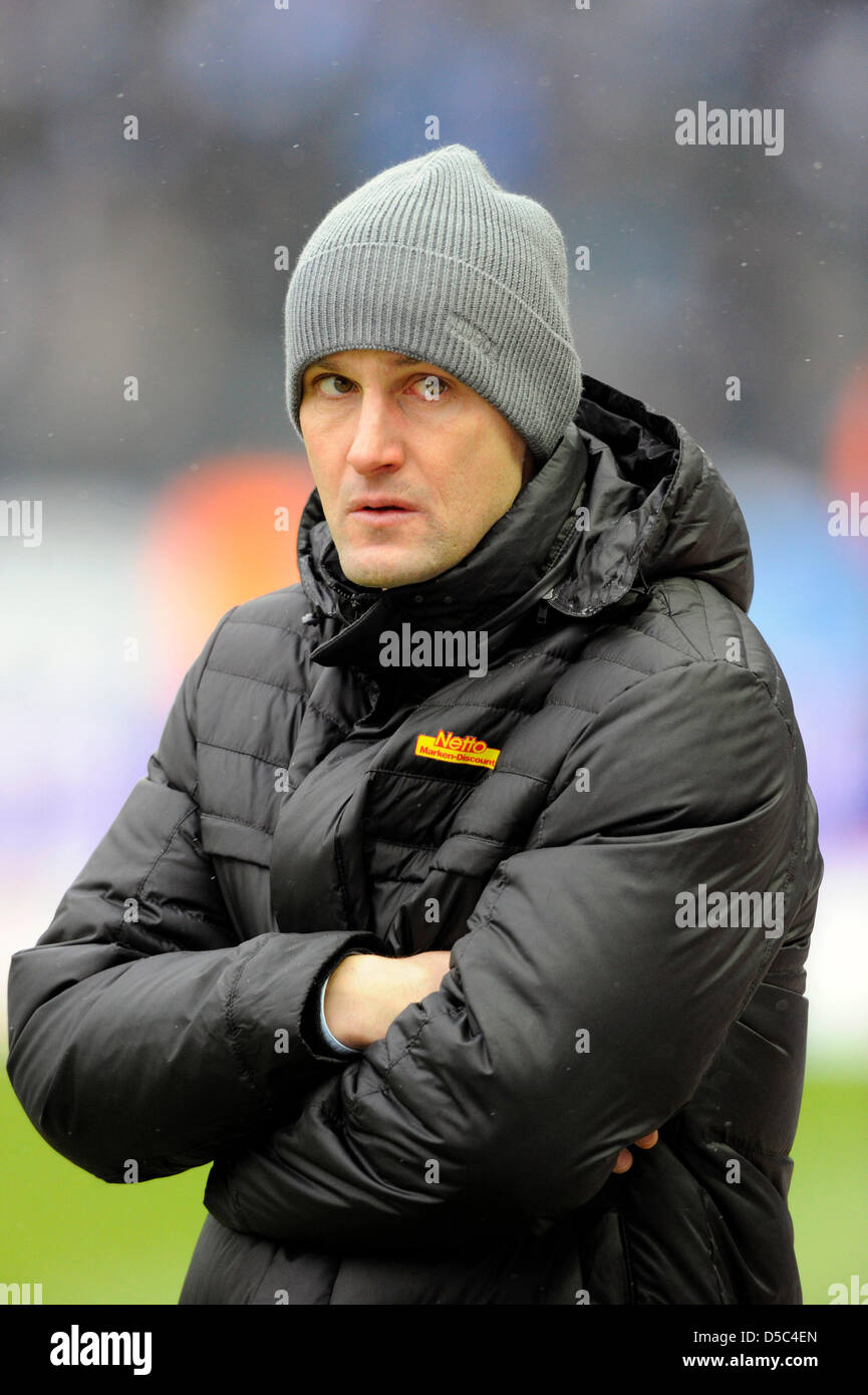 L'entraîneur-chef de Bochum Heiko Herrlich en photo avant de la Bundesliga match Hertha BSC Berlin vs VfL Bochum au Stade Olympique de Berlin, Allemagne, 30 janvier 2010. Photo : SOEREN STACHE (ATTENTION : EMBARGO SUR LES CONDITIONS ! Le LDF permet la poursuite de l'utilisation des images dans l'IPTV, les services mobiles et autres technologies nouvelles qu'au plus tôt deux heures après la fin de la ma Banque D'Images