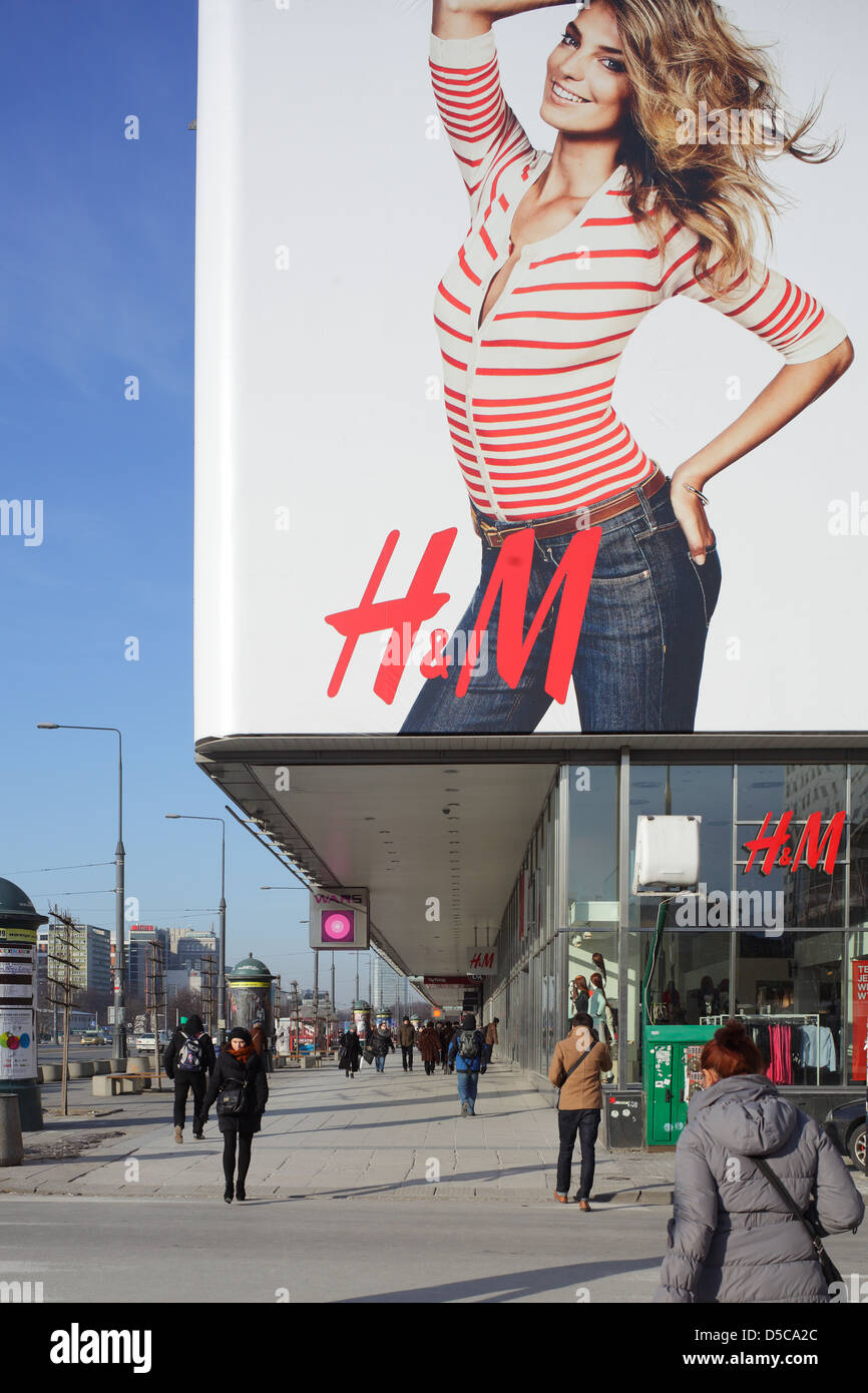 Varsovie, Pologne, grands magasins et H & M sur billboard Marszakowska Banque D'Images