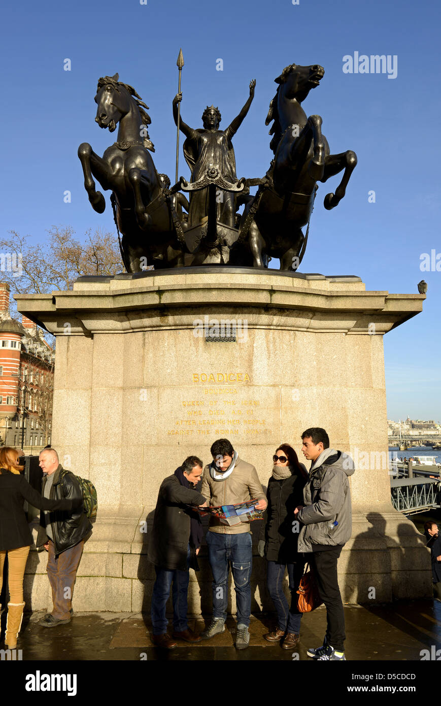 Statue de Boudicia ou Boadicée en dehors des chambres du Parlement à Londres Angleterre Royaume-uni Banque D'Images