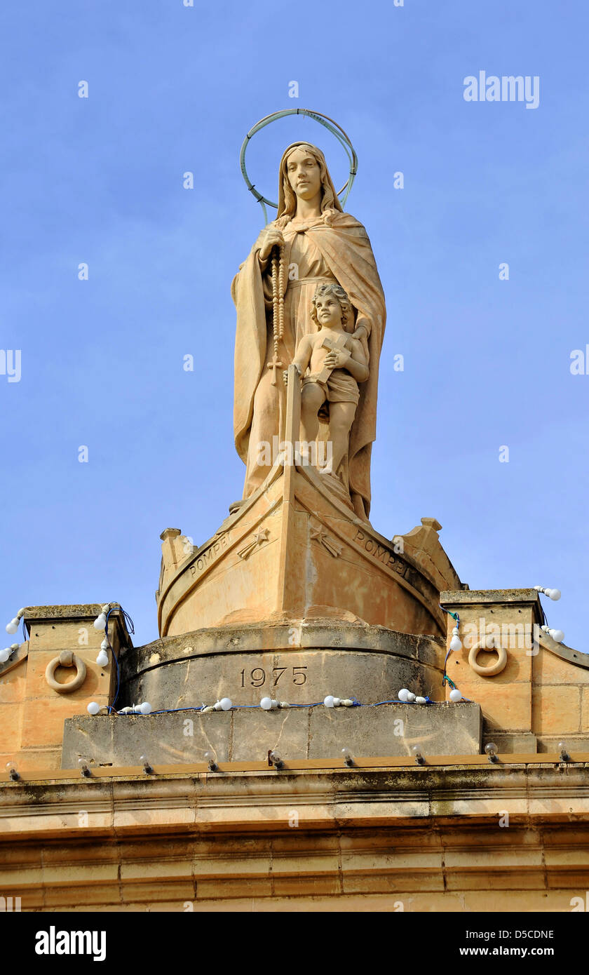 Dans l'église paroissiale du village de pêcheurs de Marsaxlokk est dédiée à Notre-Dame de Pompéi, à Malte. Banque D'Images