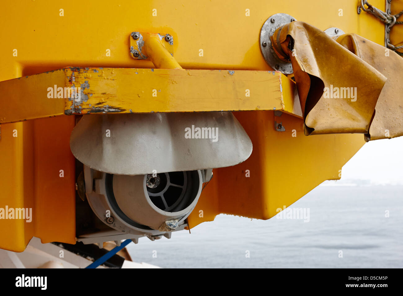 L'arrière du jet d'eau mise à l'eau de secours à bord d'un ferry Norvège europe Banque D'Images