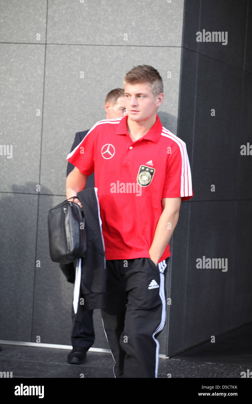 Toni Kroos de l'équipe allemande de football à l'extérieur de l'hôtel Hyatt. Duessldorf, Allemagne - 02.09.2011 Banque D'Images