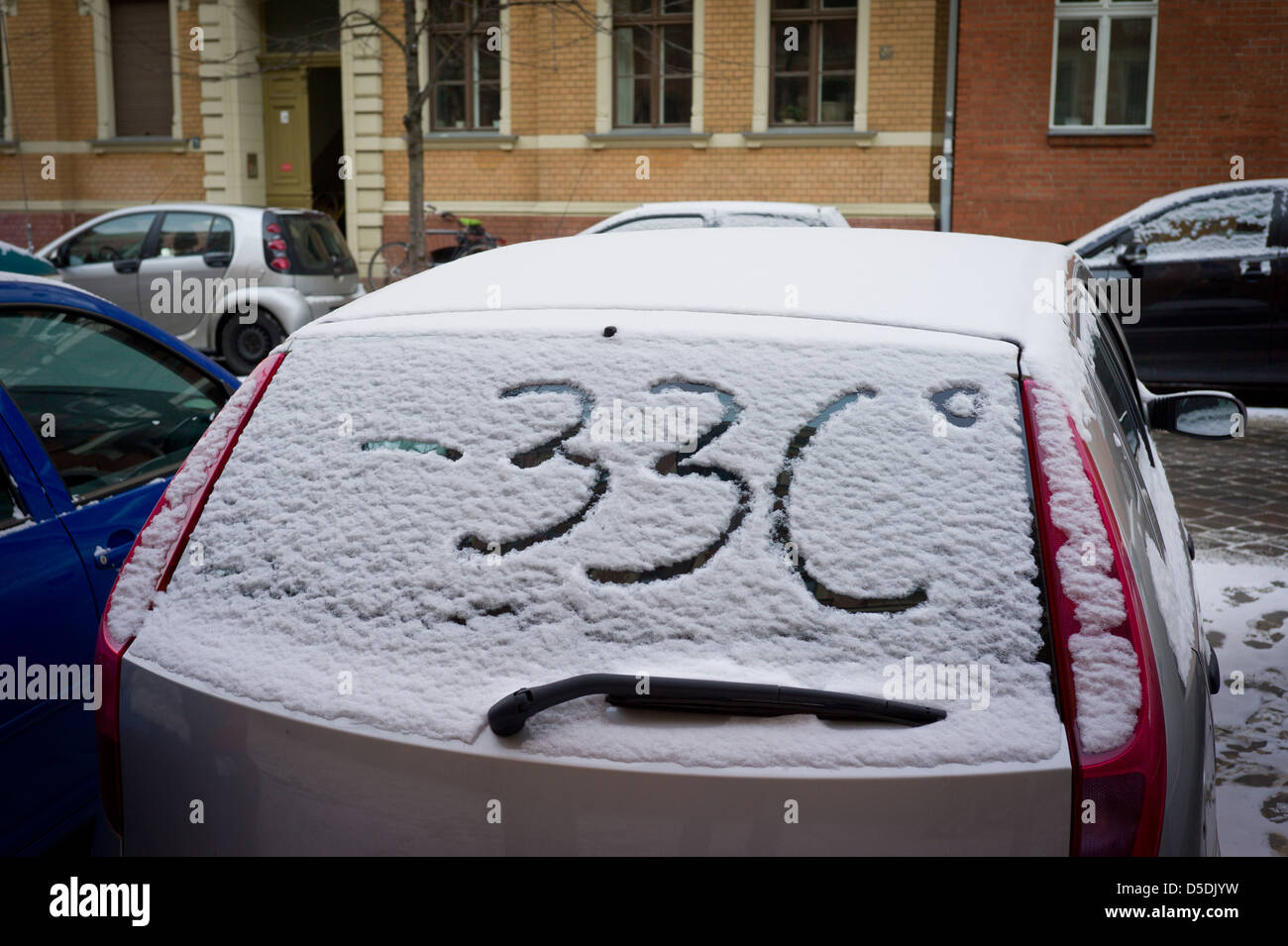 Berlin, Allemagne, quelqu'un a écrit la température extérieure dans la neige Banque D'Images