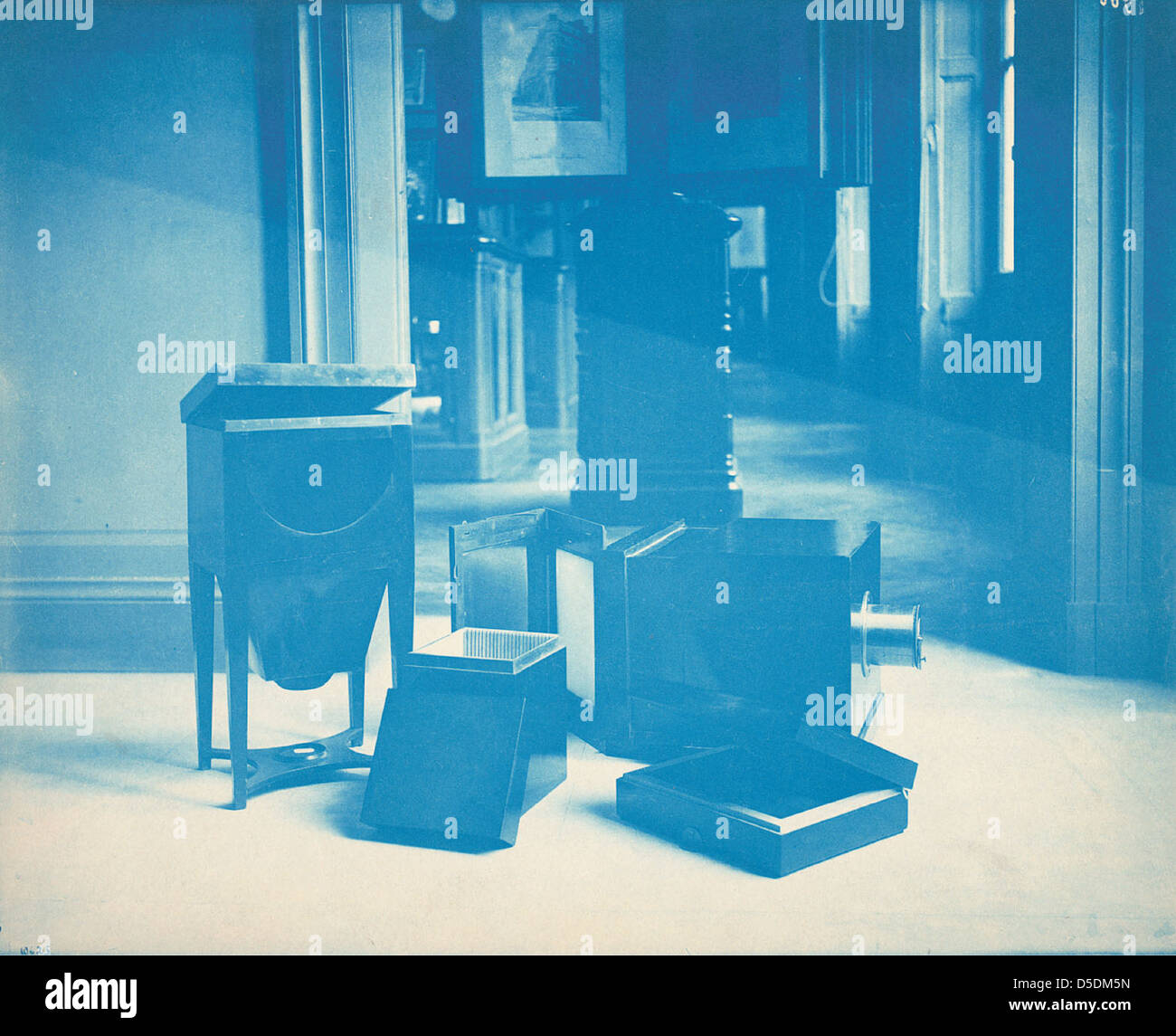 Cette image montre l'équipement daguerréotype de Samuel F. B. Morse de 1888, un élément clé de la technologie de la photographie. Morse, surtout connu pour avoir inventé le télégraphe, a également contribué au développement des procédés photographiques. Banque D'Images