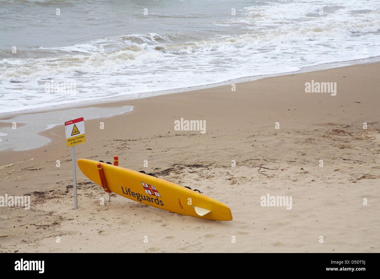 Bournemouth, Royaume-Uni 29 mars 2013. Attention les forts courants dans ce domaine et de sauveteurs sur la plage du conseil Banque D'Images