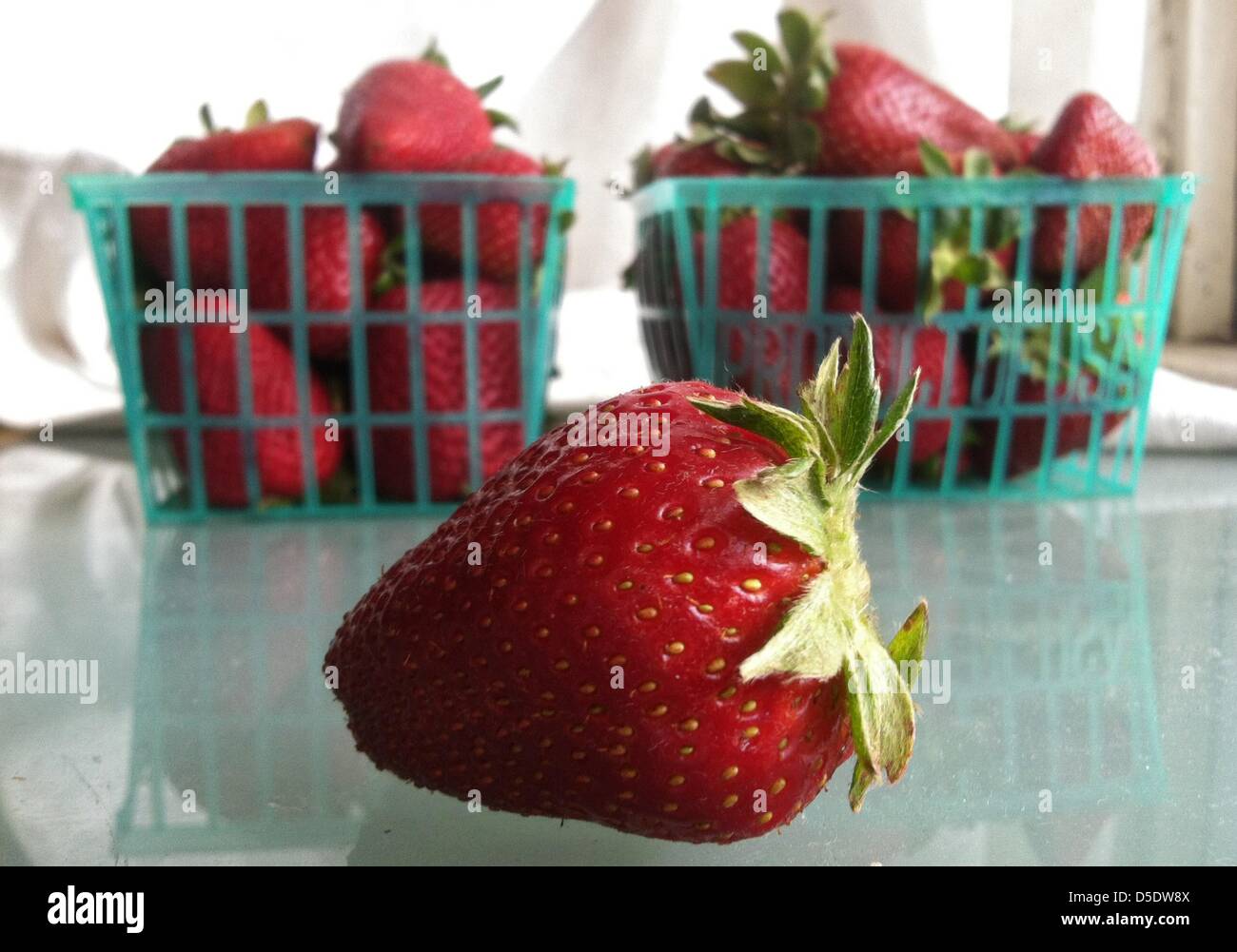 29 mars 2013 - Los Angeles, Californie, États-Unis - marché des producteurs de fraises fraîches à partir d'une ferme de fruits à Oxnard, Californie. (Crédit Image : © Jonathan Alcorn/ZUMAPRESS.com) Banque D'Images