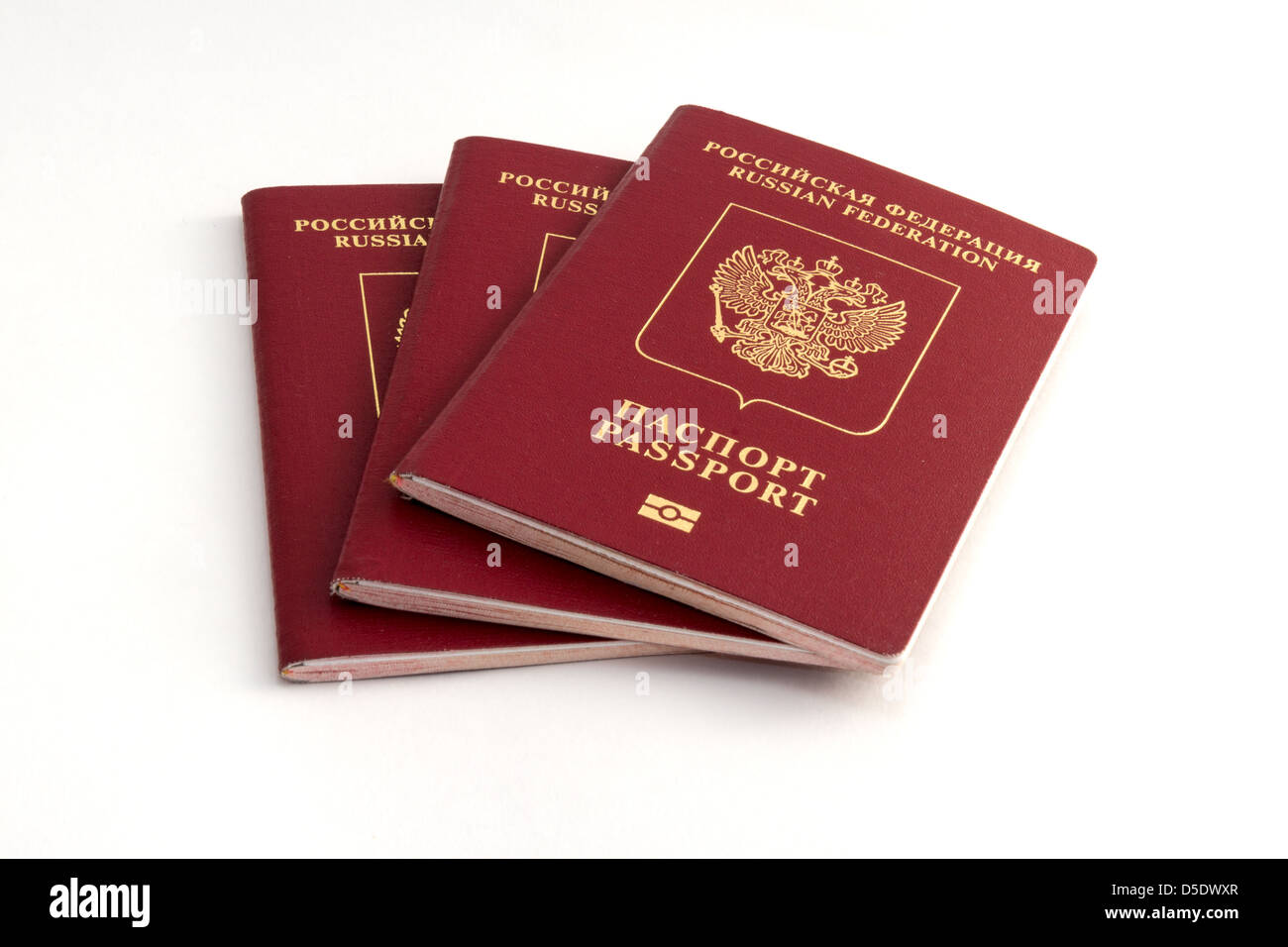 Trois passeports russes sur fond blanc Banque D'Images