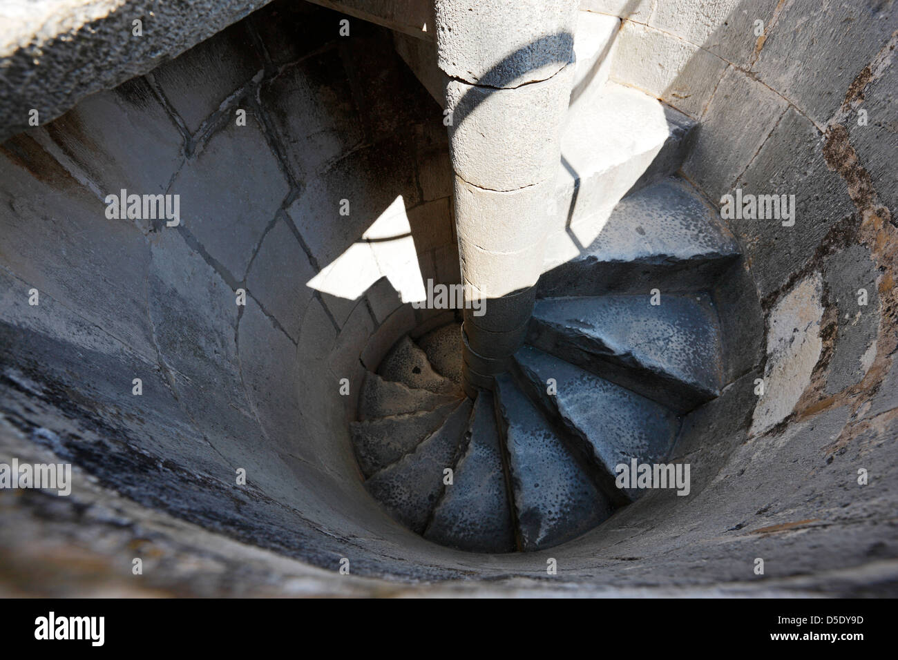 Trogir, escalier en pierre en spirale de la cathédrale de Saint-Laurent Banque D'Images