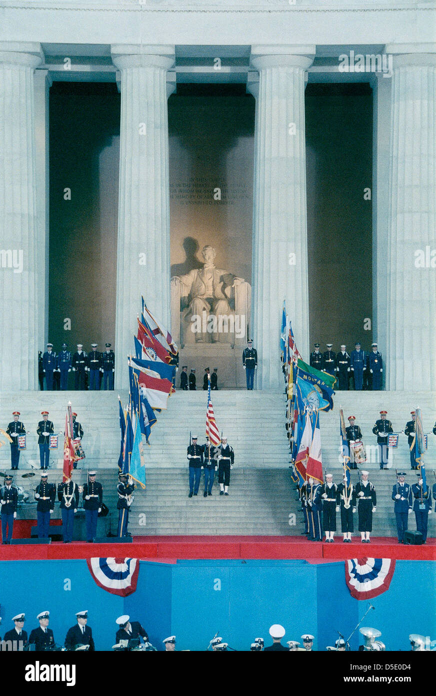 L'inauguration présidentielle de George H. W. Bush en 1989 a eu lieu au Lincoln Memorial, avec des cérémonies d'ouverture comprenant une garde d'honneur et des cérémonies cérémonielles. Cet événement a marqué le début du premier mandat de Bush. Banque D'Images