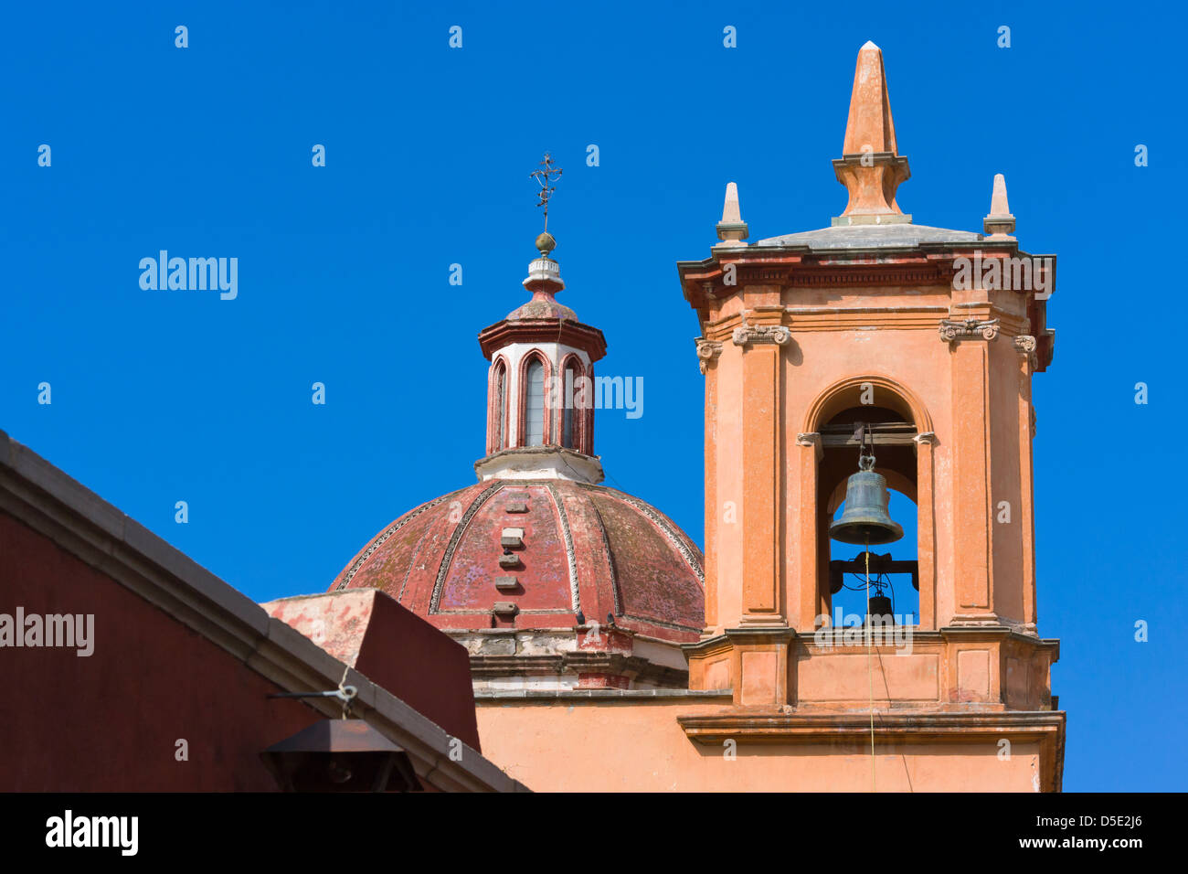 Dôme de l'église et clocher, Guanajuato, Mexique Banque D'Images